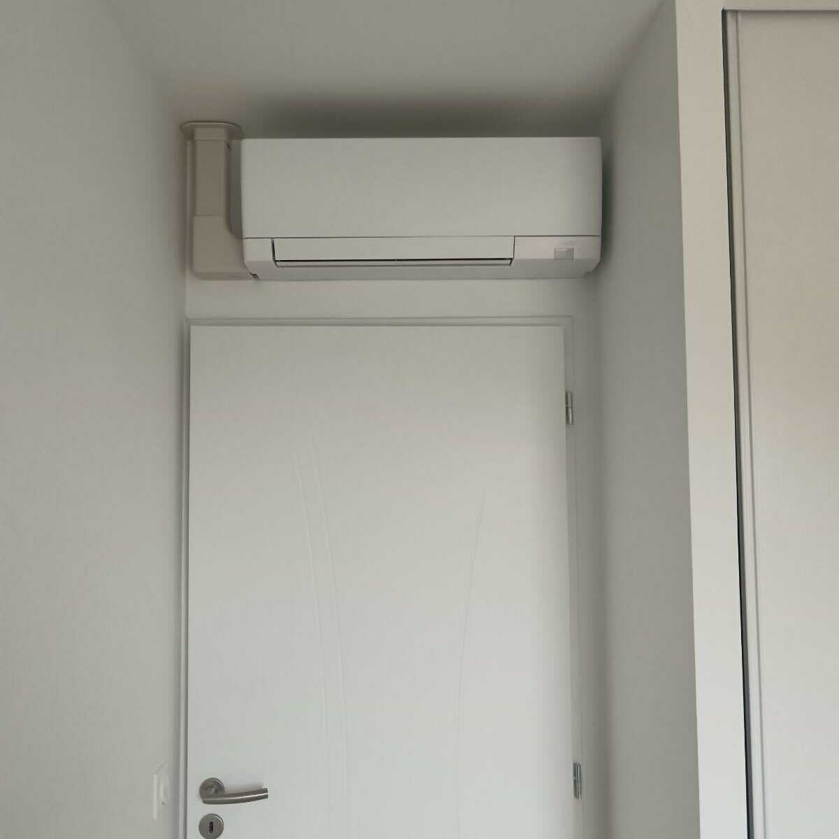 Réalisations de trisplit pour les chambres avec les groupes sur le toit