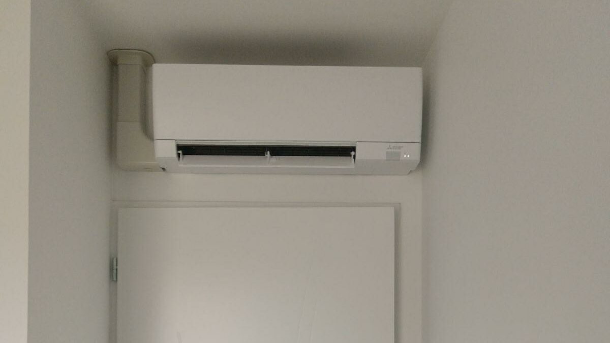 Réalisations de trisplit pour les chambres avec les groupes sur le toit